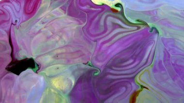 Psikedelik renkli renkli resimlerle soyut bir arkaplan. Sıvı boyanın hareket edip yavaşça kaymasıyla organik etki. Dönüyor ve yayılıyor.