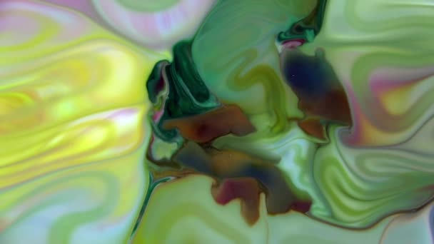 アブストラクト無限カラーループと爆発詳細表面での催眠化カラフルなペイントスプレッド — ストック動画