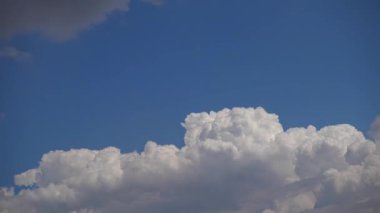 Siyah ve Beyaz Yaz Yağmuru Bulutları Hızlandırılmış Hızlandırılmış Görüntüler.