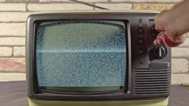 Vintage Analog Old Model Television Manual Kanalsökning — Stockvideo