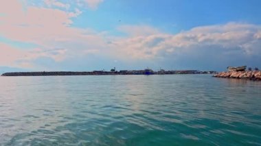 Sakin Deniz Suyu Öğleden Sonra Bir Marinada