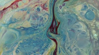 Psikedelik renkli renkli resimlerle soyut bir arkaplan. Sıvı boyanın hareket edip yavaşça kaymasıyla organik etki. Dönüyor ve yayılıyor.