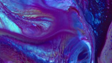 Su Görüntülerinde Yayılan Soyut Renkli Boya Sanatı.