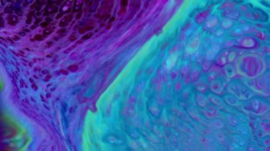 Fırıl fırıl dönen boyalar renkli kıvrımlı katmanlar oluşturuyor. Bu klip, reklamlar, sunumlar, raporlar, müzik videoları, web siteleri, mobil uygulamalar ve daha fazlası gibi projeler için arka plan olarak kullanılabilir..