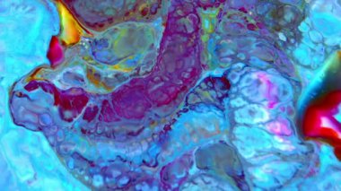 Sıvı boyaların akışkanlığıyla oluşan bu desenler renklerin karışması ve renklerin dansıyla oluşan büyüleyici harmoni ve dinamik hareketi gözler önüne seriyor. Yaratıcılığın keşfi ve renklerin sonsuz dönüşümü için görsel ziyafet.