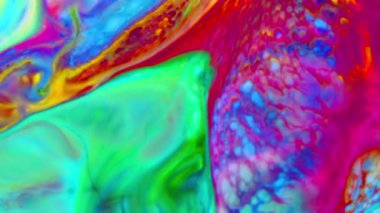 Fırıl fırıl dönen boyalar renkli kıvrımlı katmanlar oluşturuyor. Bu klip, reklamlar, sunumlar, raporlar, müzik videoları, web siteleri, mobil uygulamalar ve daha fazlası gibi projeler için arka plan olarak kullanılabilir..