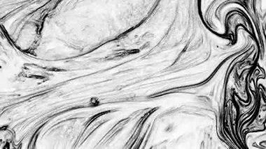 Renk yerine şekil ve dokuya vurgu yapan rafine bir tek renkli boya yüzeyi. Dengeli gri tonlama modern yerleşim düzeni, sunumlar ve kavramsal görseller için uygun hale getirir.