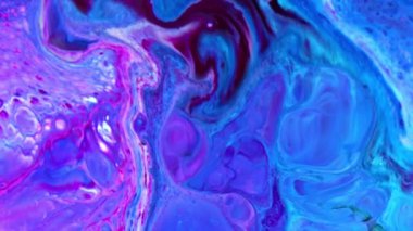 Yaratıcı tasarım ve marka görselleri için tasarlanmış pürüzsüz geçişler ve zengin renk dengesi içeren dinamik bir boya yüzeyi.