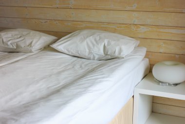 büyük pencere rahatlatıcı yatak odası
