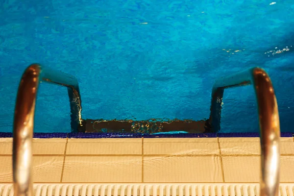 Розслабляючий басейн у спа-центрі — стокове фото