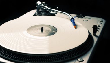Müzik çalan klasik turntable