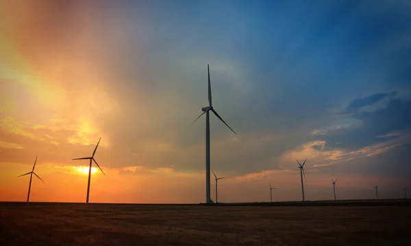 Rotating wind turbines at sunset — Stock Photo, Image