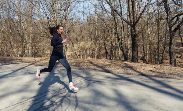 Woman running in the morning — Stock Photo, Image