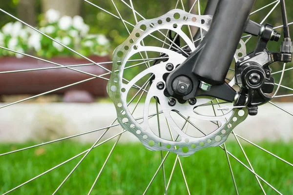 Metall disketten bromsar detalj på mountain cykel — Stockfoto