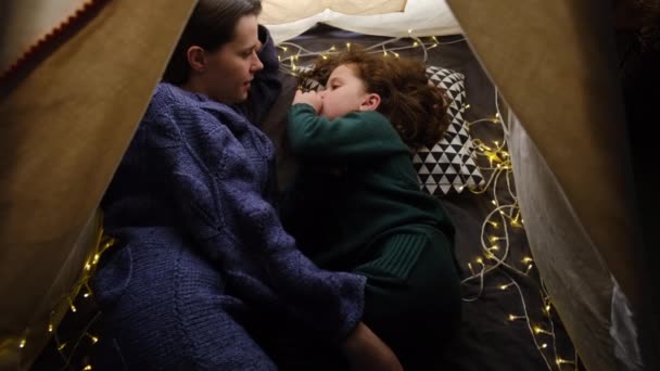 Top View Young Loving Mother Cute Preschooler Daughter Lying Together — Vídeo de Stock