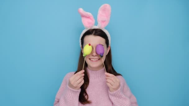 Glad Caucasian Young Woman Covers Eyes Two Easter Eggs Dressed — Stock Video