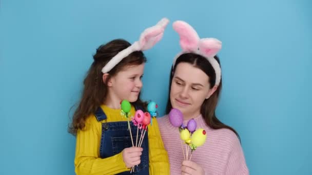 Joyeux Concept Pâques Belle Maman Tendre Excitée Fille Maternelle Mignonne — Video