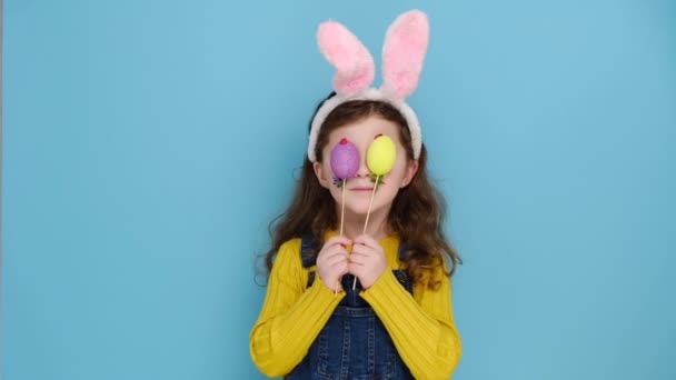 Portrait Cute Preschool Little Girl Looks Positively Camera Holds Covers — Stock Video