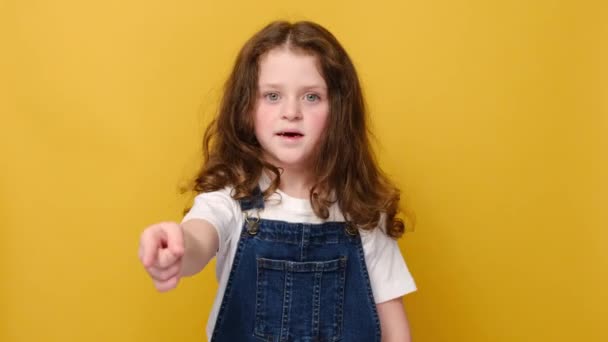Close Portrait Beautiful Joyful Cute Little Girl Kid Point Finger — Stock Video
