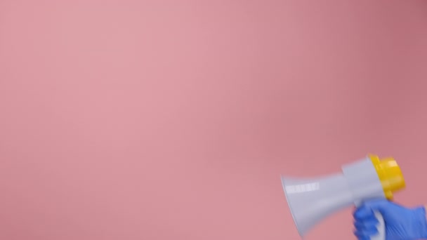 Профиль Боковой Вид Крупным Планом Мужской Руки Хирургических Перчатках Мегафоном — стоковое видео