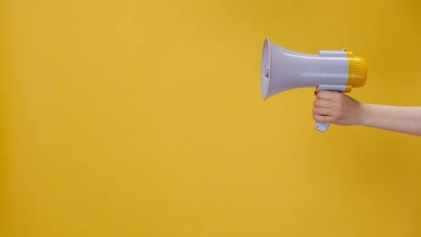 Close Female Hand Hold Bullhorn Public Address Megaphone Hot News — Vídeo de Stock