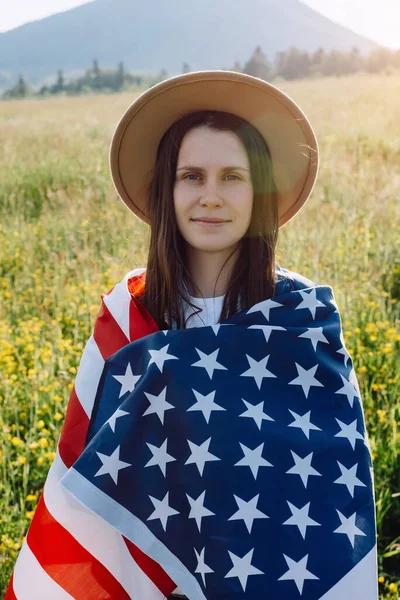 Retrato Linda Encantadora Mujer Joven Años Sombrero Beige Con Nosotros — Foto de Stock