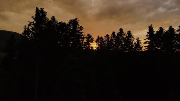 Vista Aérea Dron Rodaje Cinematográfico Las Montañas Atardecer Amarillo Mañana — Vídeos de Stock