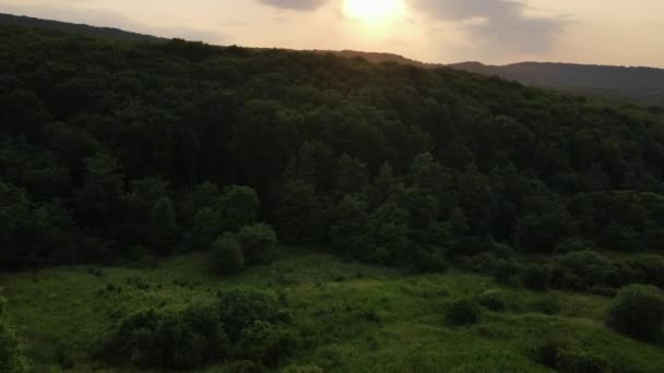 Drohnen Ansicht Des Sommer Berggipfels Während Epischer Cineastischer Schöner Farbenfroher — Stockvideo