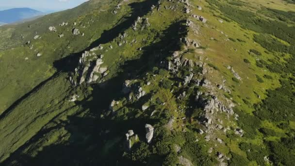Úžasný Epický Vzdušný Bezpilotní Letoun Krásnými Fascinujícími Zelenými Horami Velkými — Stock video