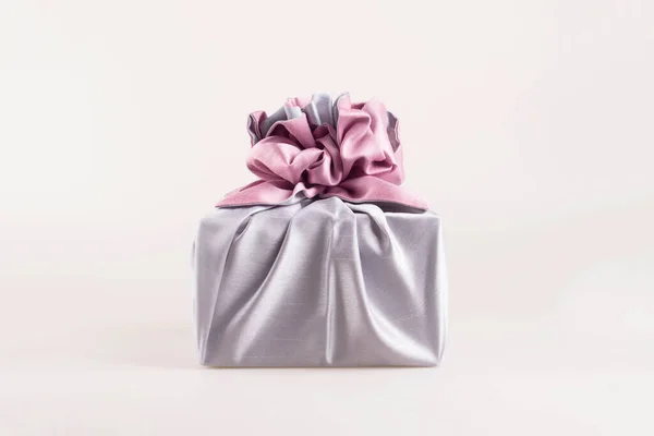 Kore Geleneksel Nesne 01: Geleneksel Hediye