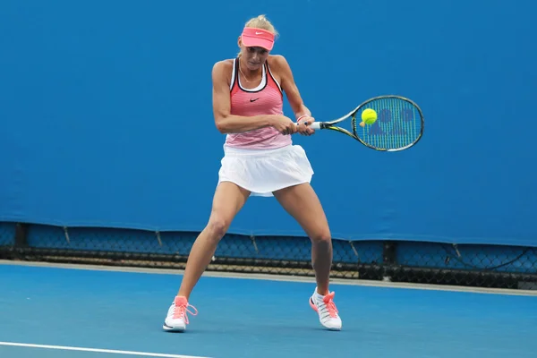 Юная теннисистка Дайана Ястремская из Украины в действии во время 4-го тура матча на Australian Open 2016 — стоковое фото