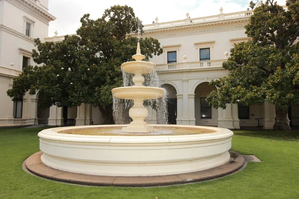 Fountain in Government House in Melbourne, Victoria. — Stock Photo, Image