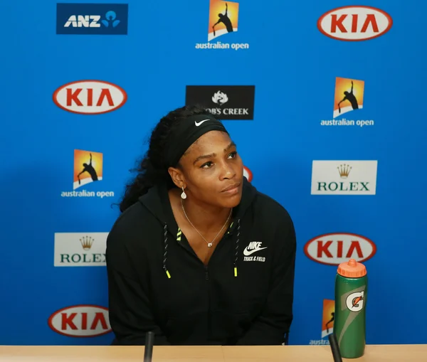 : Двадцать один раз чемпионка Большого шлема Серена Уильямс во время пресс-конференции после проигрыша в финале Australian Open 2016 — стоковое фото