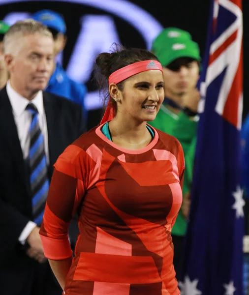 Grand Slam Champion Sania Mirza i Indien under Trophy presentation efter dubblar finalmatch på Australian Open 2016 — Stockfoto