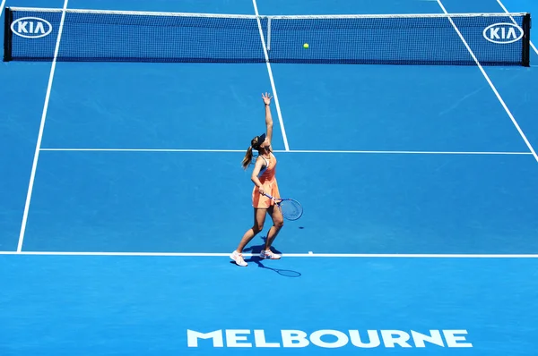 Pięciokrotnie mistrz Grand Slam Maria Sharapova Rosji w akcji podczas ćwierćfinału meczu w Australian Open 2016 — Zdjęcie stockowe