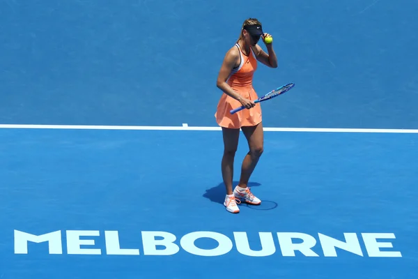 Pięciokrotnie mistrz Grand Slam Maria Sharapova Rosji w akcji podczas ćwierćfinału meczu w Australian Open 2016 — Zdjęcie stockowe