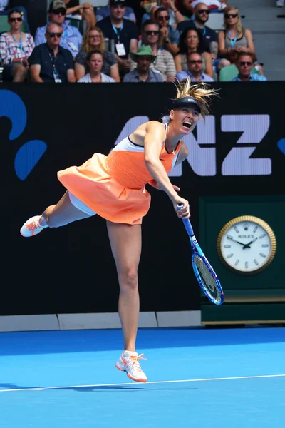 Cinq fois championne du Grand Chelem Maria Sharapova de Russie en action pendant le match de quart de finale à l'Open d'Australie 2016 — Photo