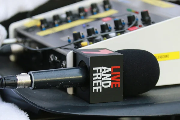 Canal 7 Micrófono de Australia listo para entrevista durante el Abierto de Australia 2016 en Melbourne Park — Foto de Stock
