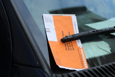New York'ta araba ön cam üzerinde ihlali alıntının otopark yasadışı