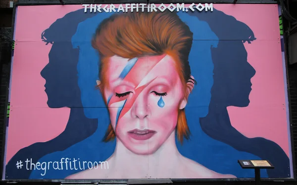 Mural in memory of David Bowie in Little Italy in Manhattan — Stock Photo, Image