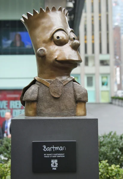 Estátua de Bart Simpson em frente ao edifício Newscorp em Nova York . — Fotografia de Stock