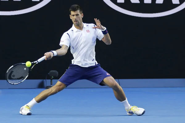 Jedenaście razy Grand Slam mistrz Novak Djokovic Serbii w akcji podczas meczu 4 rundy w Australian Open 2016 — Zdjęcie stockowe