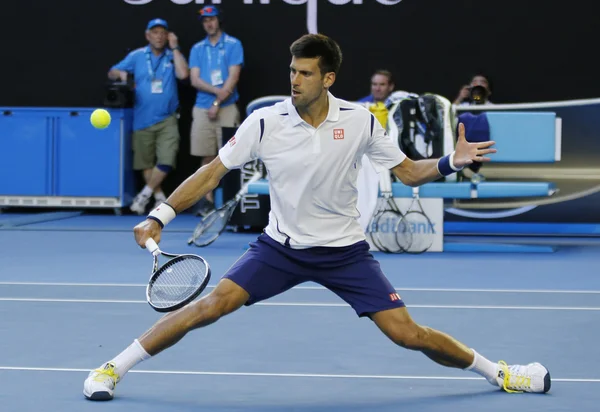 Jedenaście razy Grand Slam mistrz Novak Djokovic Serbii w akcji podczas meczu 4 rundy w Australian Open 2016 — Zdjęcie stockowe