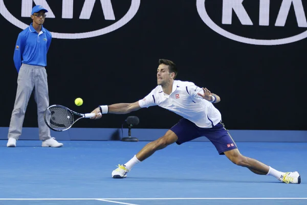 Onze vezes campeão do Grand Slam Novak Djokovic da Sérvia em ação durante sua rodada 4 partida no Australian Open 2016 — Fotografia de Stock