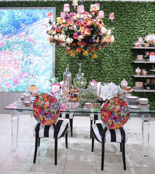 Lenox by Mello Tablescape flower decoration during famous Macy's Annual Flower Show in the Macy's Herald Square — Stock Photo, Image