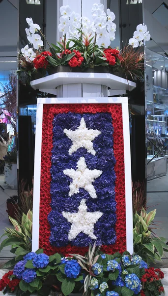 "América la hermosa "decoración de flores temáticas durante el famoso Macy 's Annual Flower Show en la Plaza Macy' s Herald — Foto de Stock