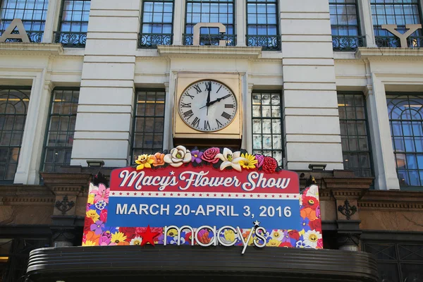 Entrance sign at the  Macy's Herald Square during "America the beautiful" theme flower decoration during famous Macy's Annual Flower Show — Stock Photo, Image