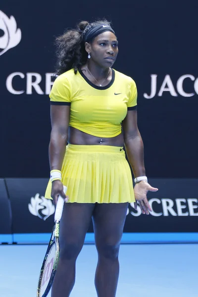 Vinte e uma vezes campeã do Grand Slam Serena Williams em ação durante sua rodada 4 partida no Australian Open 2016 — Fotografia de Stock