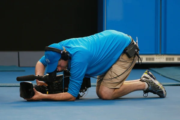 Tenisový Austrálie kameraman v Rod Laver Areně během zápasu Australian Open 2016 v Melbourne parku — Stock fotografie