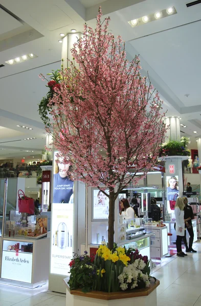 Sakura tree  decoration during famous Macy's Annual Flower Show in the Macy's Herald Square — Stock Photo, Image